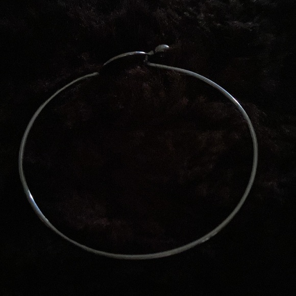 Silver bangle with single crystal with moon shaped squeeze clasp - Picture 9 of 10